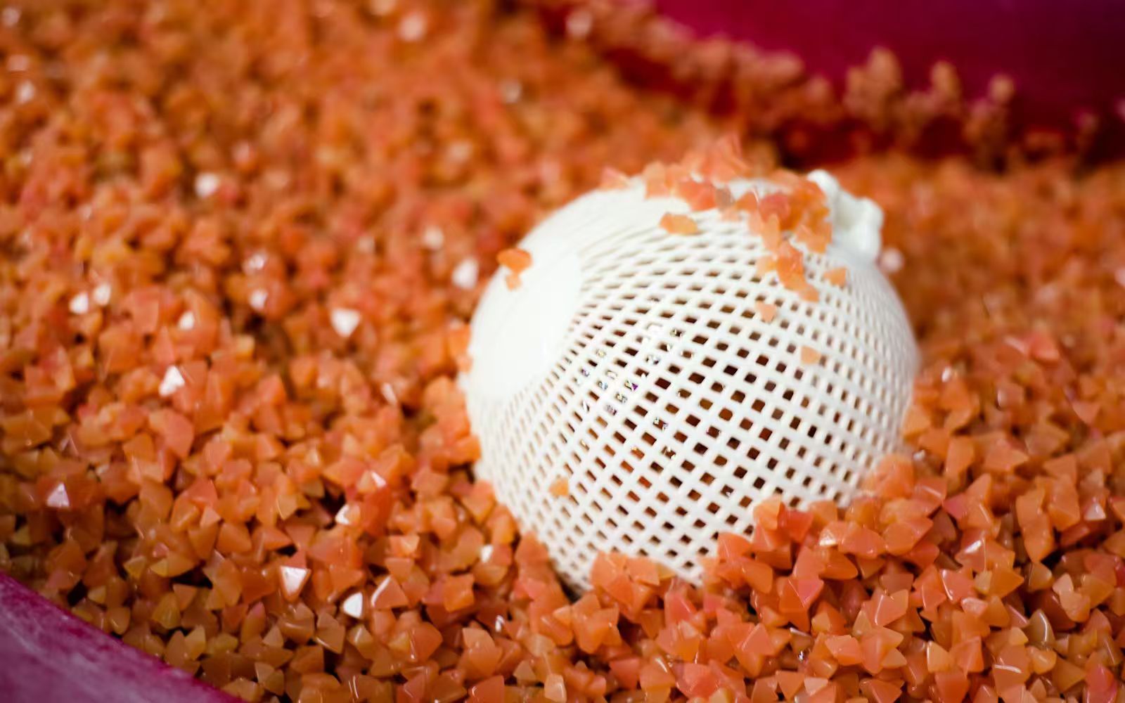 Cómo mejorar la estética de las piezas Descubra la gama de acabados superficiales y materiales que crean piezas personalizadas estéticamente agradables.