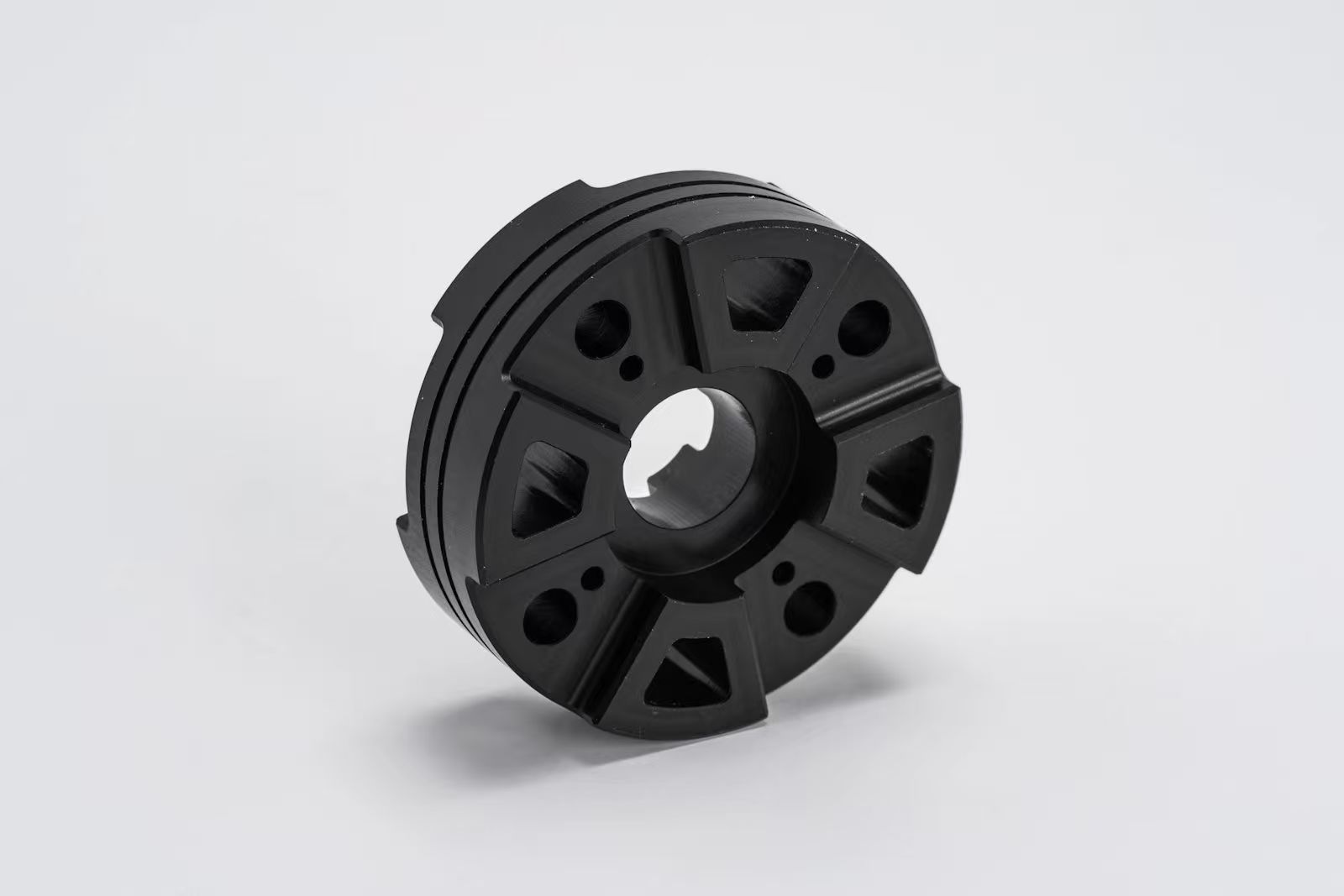 ¿Qué es Delrin (POM-H) y cuáles son sus propiedades materiales?